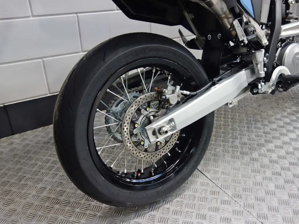 Nieuwe Suzuki supermotard met 400cc motor uit 2026 bij NIWA Motoren