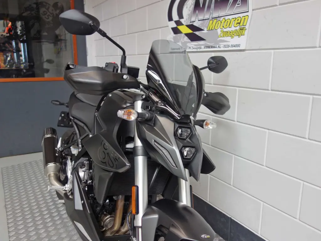Gebruikte Suzuki GSX naked bike met 776cc motor uit 2023 bij NIWA Motoren