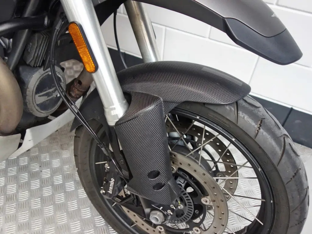 Gebruikte Moto Guzzi V85 tour met 853cc motor uit 2023 bij NIWA Motoren