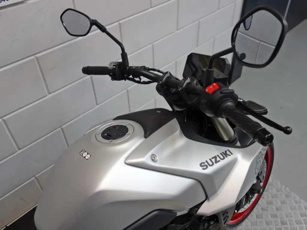 Gebruikte Suzuki GSX naked bike met 776cc motor uit 2025 bij NIWA Motoren