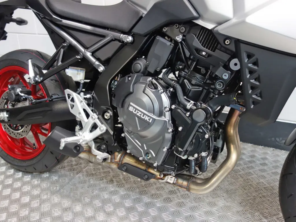 Gebruikte Suzuki GSX naked bike met 776cc motor uit 2025 bij NIWA Motoren
