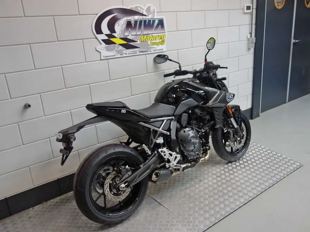 Gebruikte Suzuki GSX naked bike met 776cc motor uit 2026 bij NIWA Motoren