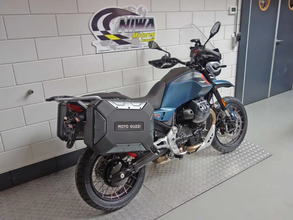 Nieuwe Moto Guzzi V85 tour met cc motor uit 2026 bij NIWA Motoren
