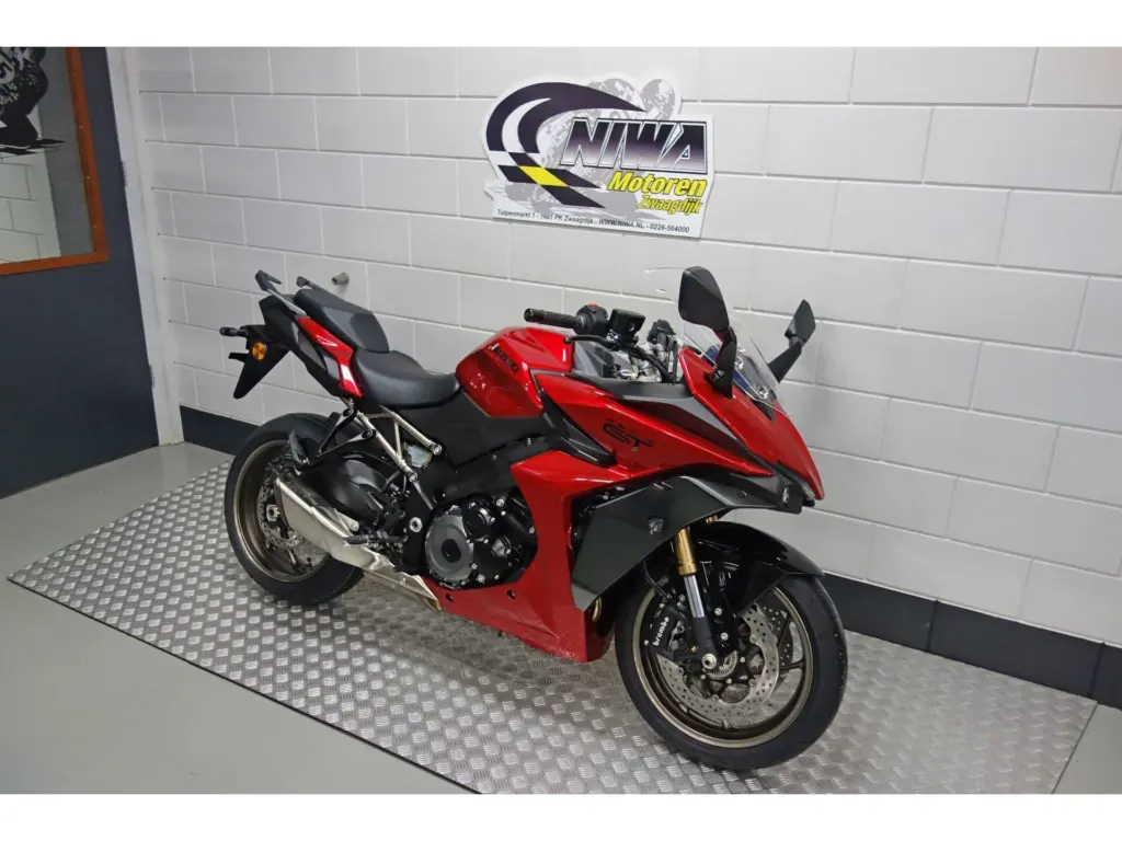Gebruikte Suzuki GSX tour met 999cc motor uit 2026 bij NIWA Motoren