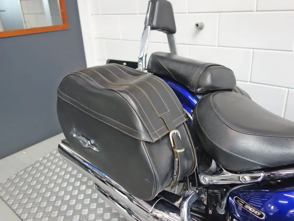 Gebruikte Suzuki Intruder chopper met 805cc motor uit 2008 bij NIWA Motoren