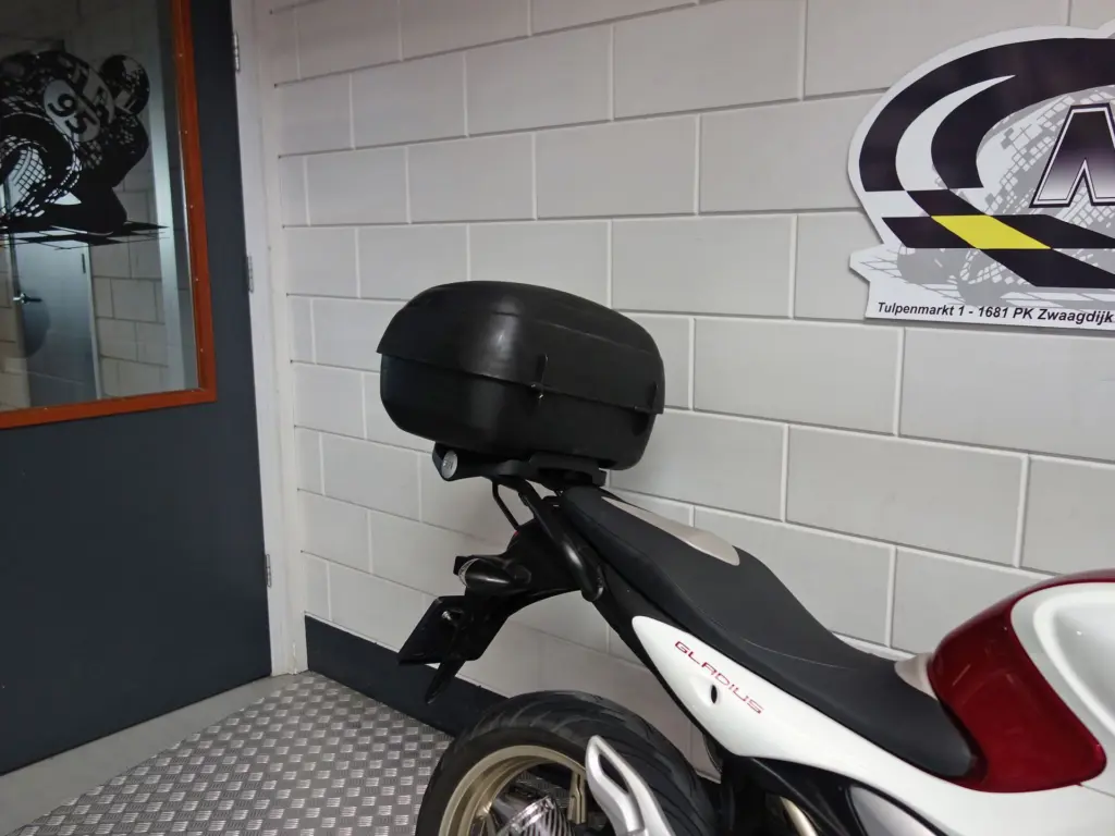 Gebruikte Suzuki naked bike met 645cc motor uit 2009 bij NIWA Motoren