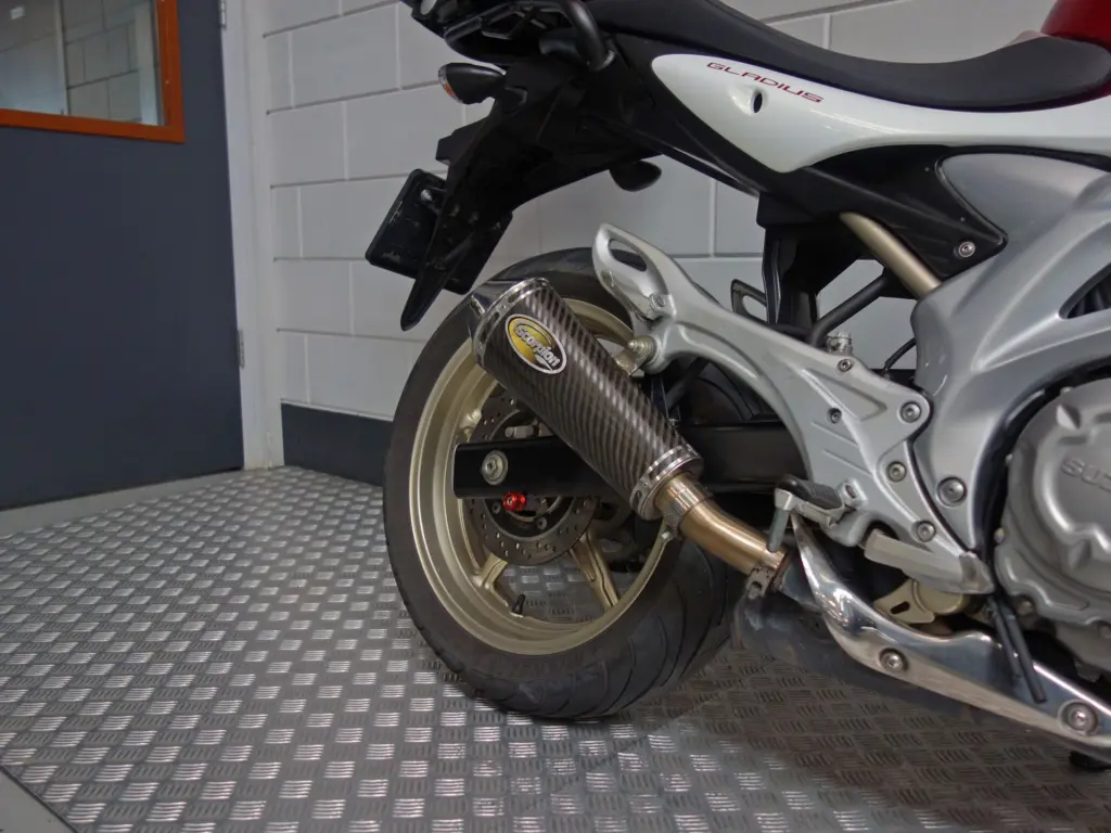 Gebruikte Suzuki naked bike met 645cc motor uit 2009 bij NIWA Motoren