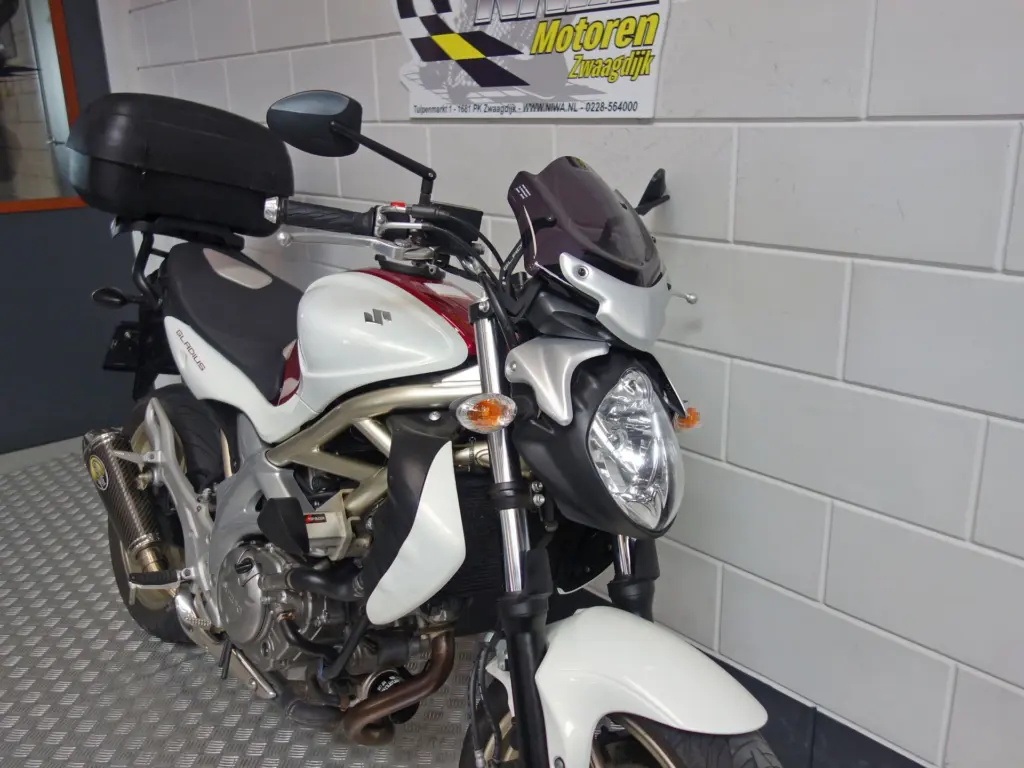 Gebruikte Suzuki naked bike met 645cc motor uit 2009 bij NIWA Motoren