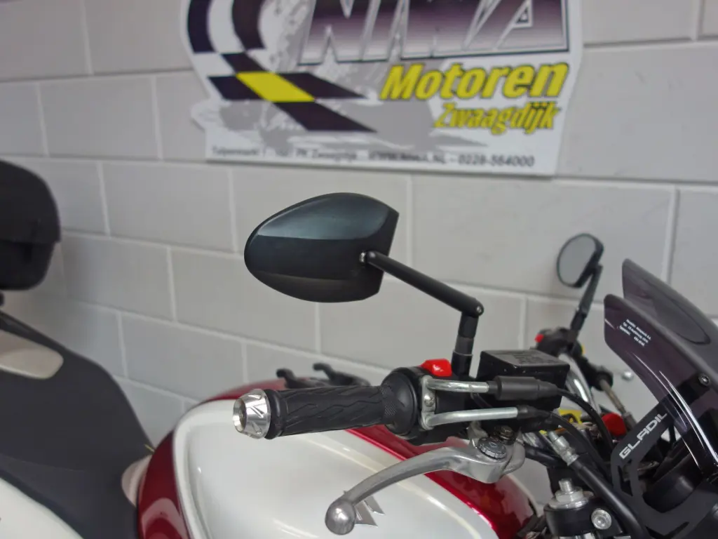 Gebruikte Suzuki naked bike met 645cc motor uit 2009 bij NIWA Motoren