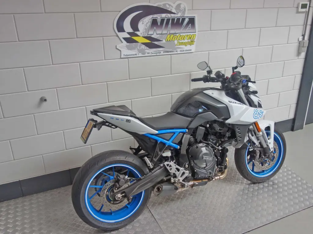 Gebruikte Suzuki GSX naked bike met 776cc motor uit 2023 bij NIWA Motoren
