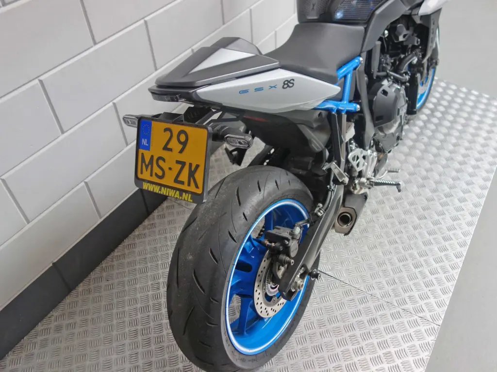 Gebruikte Suzuki GSX naked bike met 776cc motor uit 2023 bij NIWA Motoren