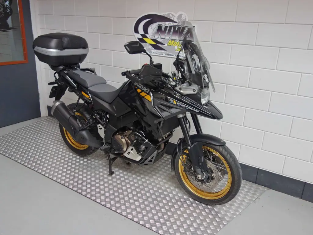 Gebruikte Suzuki V-Strom tour met 1037cc motor uit 2021 bij NIWA Motoren