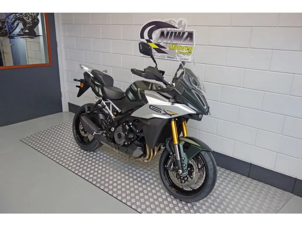 Gebruikte Suzuki GSX tour met 999cc motor uit 2025 bij NIWA Motoren