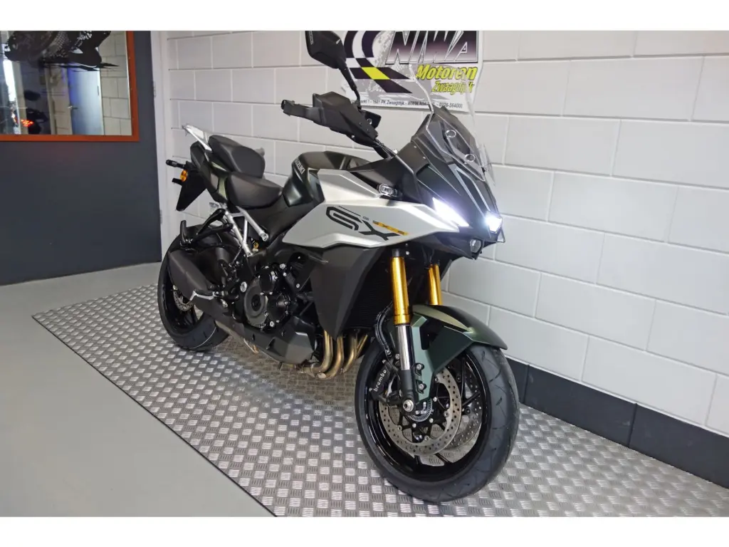 Gebruikte Suzuki GSX tour met 999cc motor uit 2025 bij NIWA Motoren