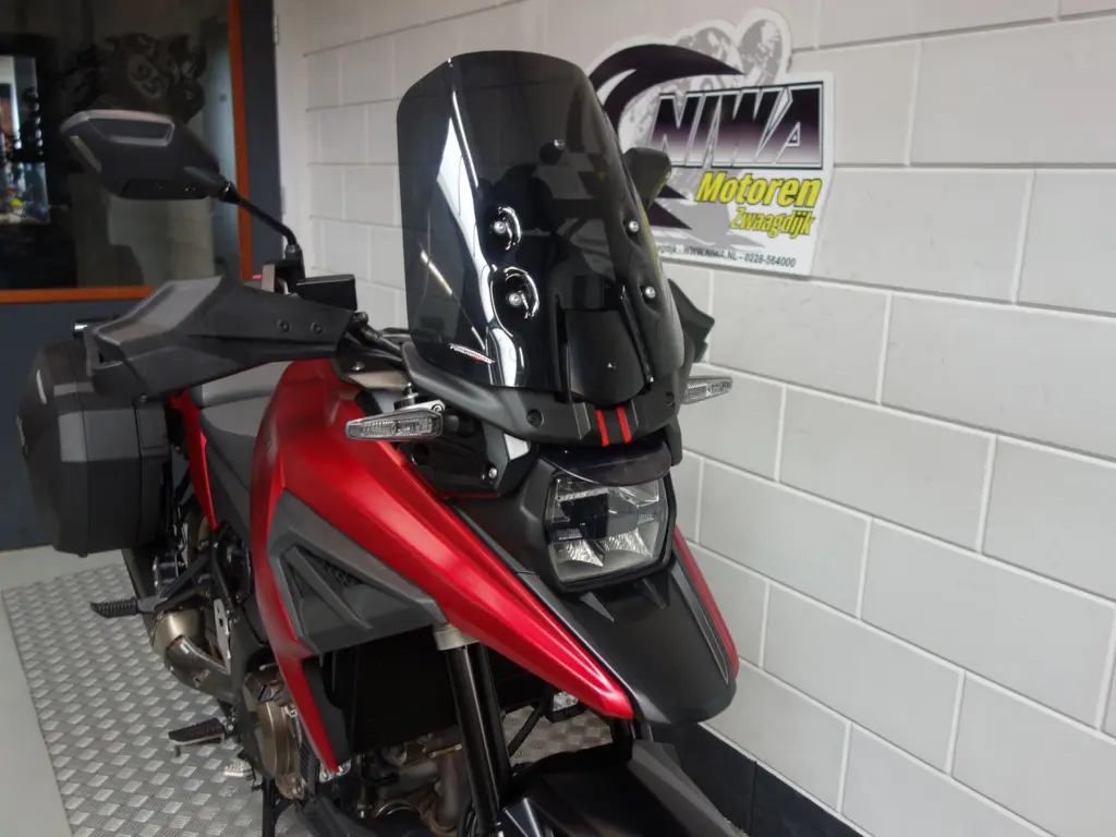 Gebruikte Suzuki V-Strom tour met 1037cc motor uit 2023 bij NIWA Motoren