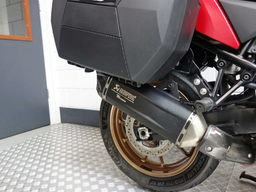 Gebruikte Suzuki V-Strom tour met 1037cc motor uit 2023 bij NIWA Motoren