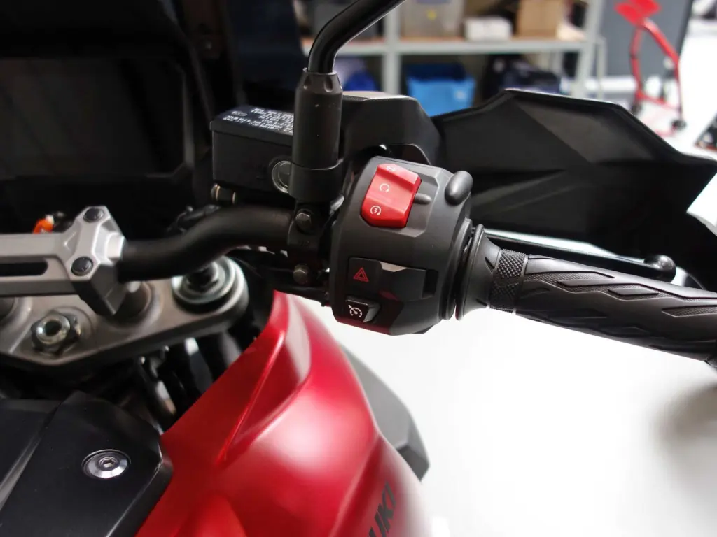 Gebruikte Suzuki V-Strom tour met 1037cc motor uit 2023 bij NIWA Motoren