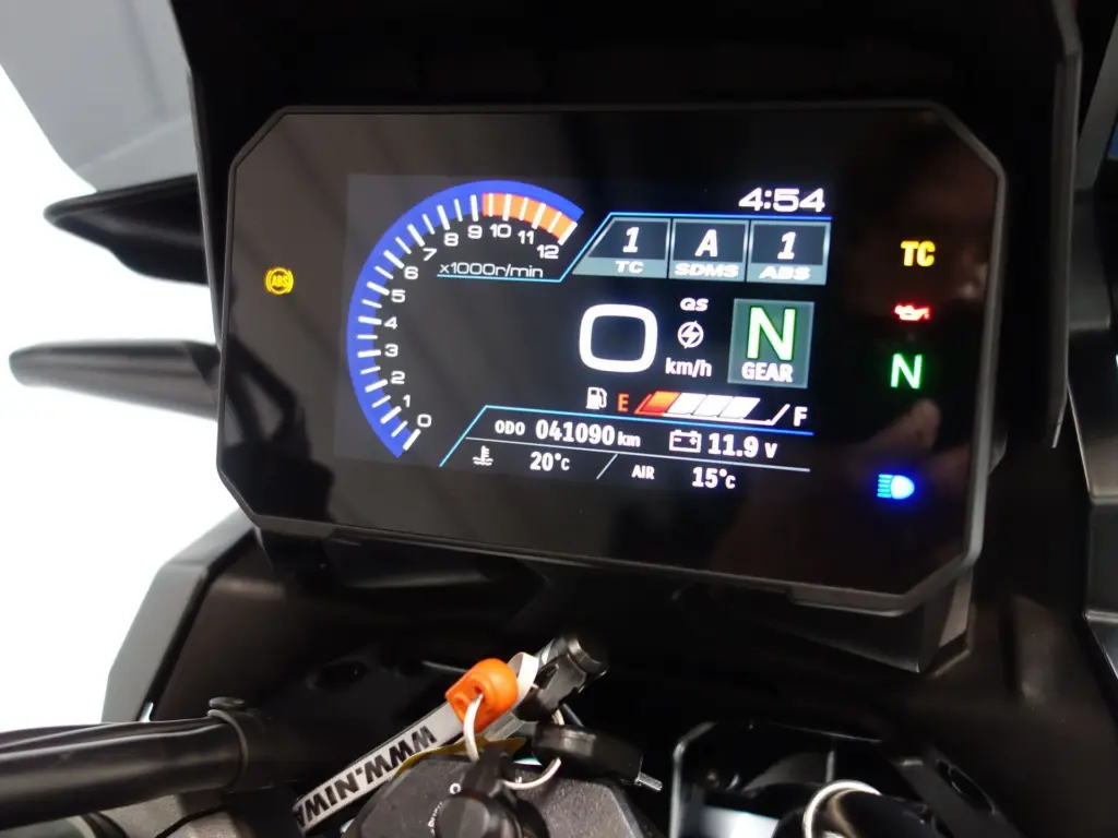 Gebruikte Suzuki V-Strom tour met 1037cc motor uit 2023 bij NIWA Motoren