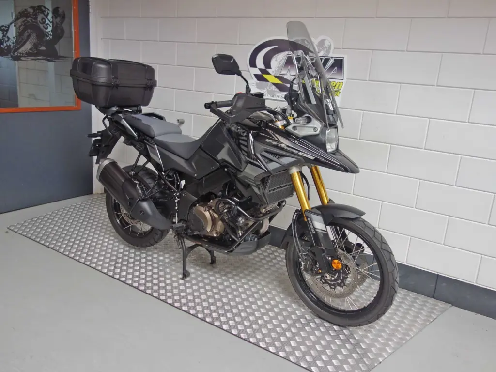 Gebruikte Suzuki V-Strom tour met 1037cc motor uit 2024 bij NIWA Motoren