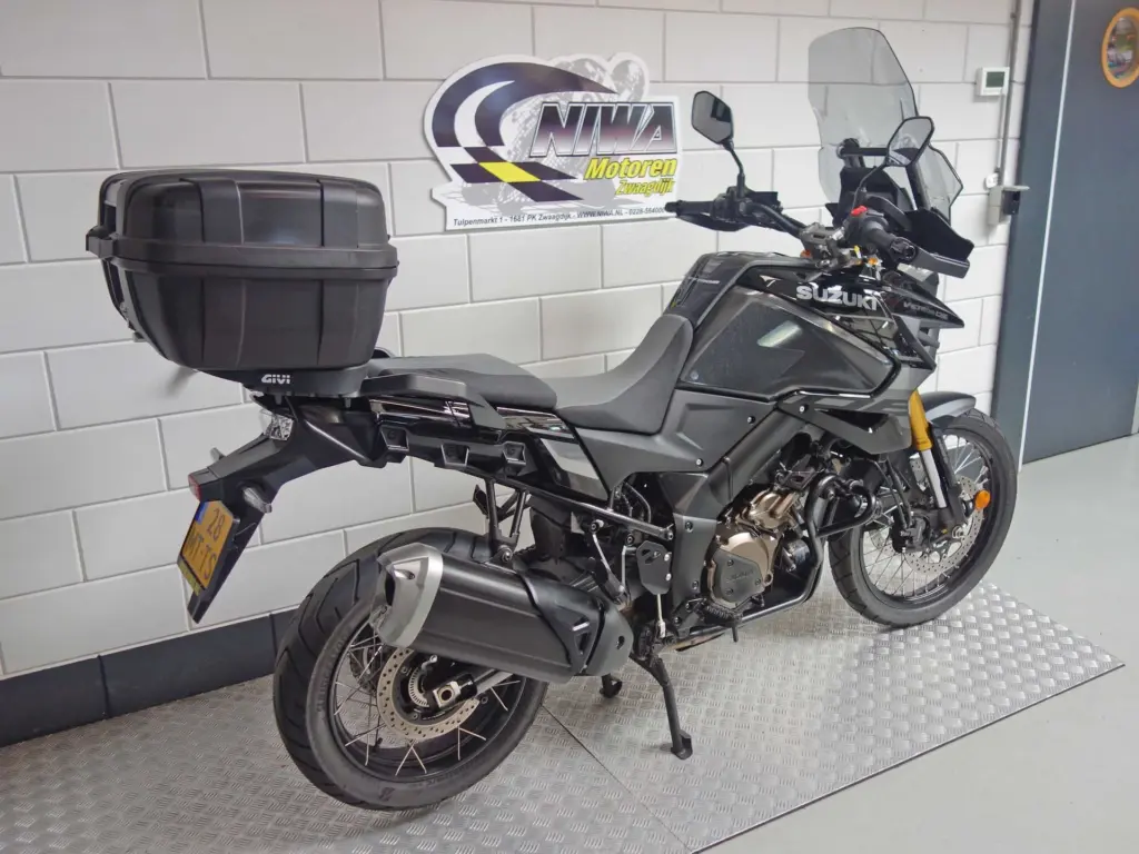 Gebruikte Suzuki V-Strom tour met 1037cc motor uit 2024 bij NIWA Motoren