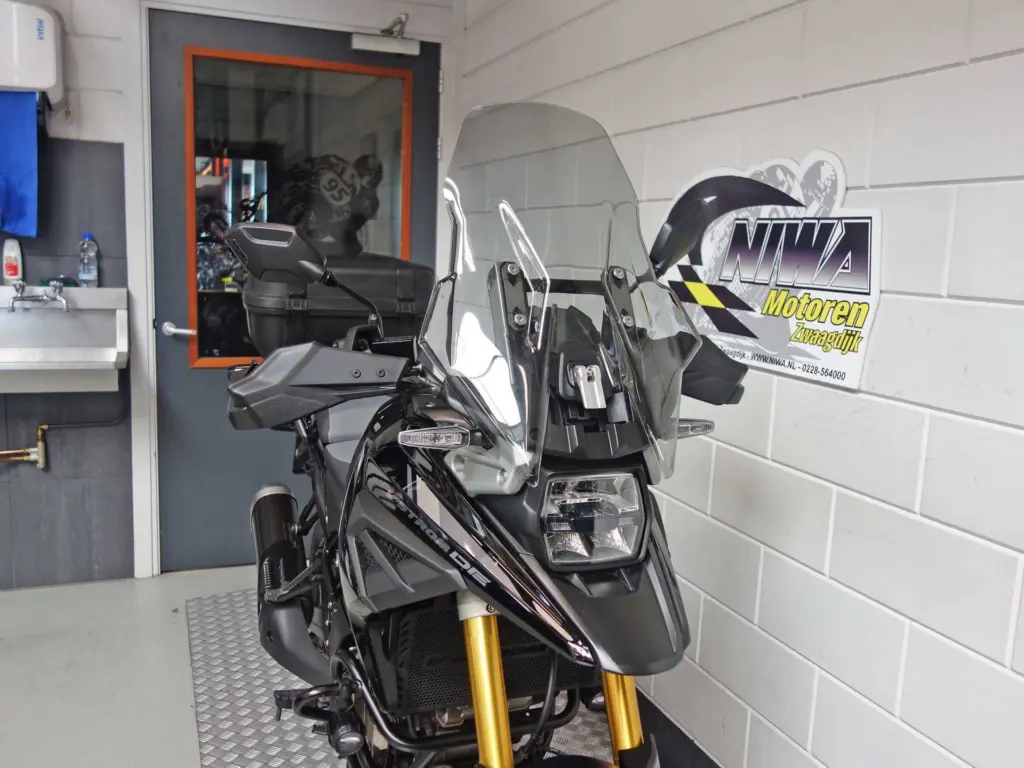 Gebruikte Suzuki V-Strom tour met 1037cc motor uit 2024 bij NIWA Motoren