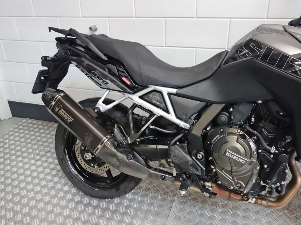 Gebruikte Suzuki V-Strom tour met 776cc motor uit 2025 bij NIWA Motoren