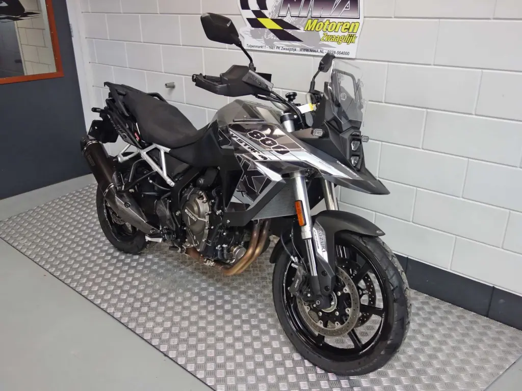 Gebruikte Suzuki V-Strom tour met 776cc motor uit 2025 bij NIWA Motoren