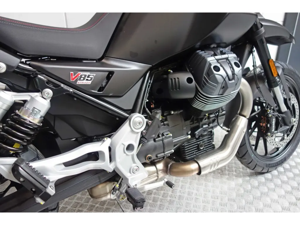 Gebruikte Moto Guzzi V85 tour met 853cc motor uit 2024 bij NIWA Motoren