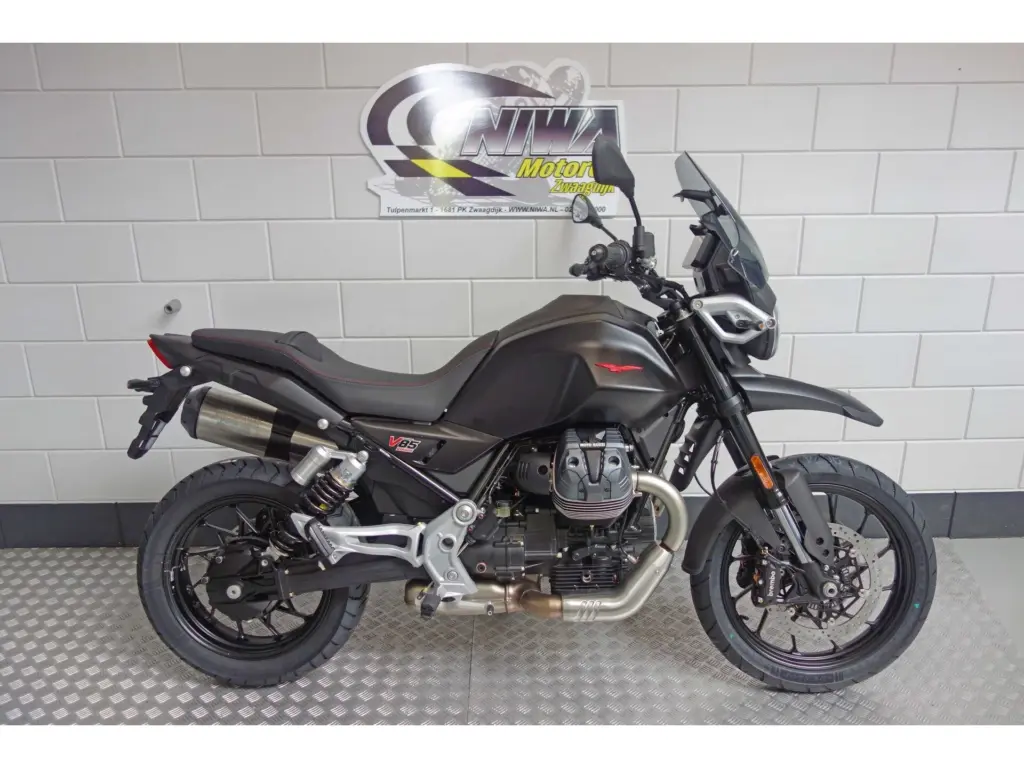 Gebruikte Moto Guzzi V85 tour met 853cc motor uit 2024 bij NIWA Motoren