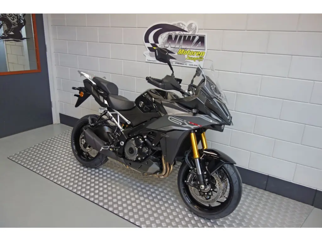 Nieuwe Suzuki GSX tour met cc motor uit 2025 bij NIWA Motoren