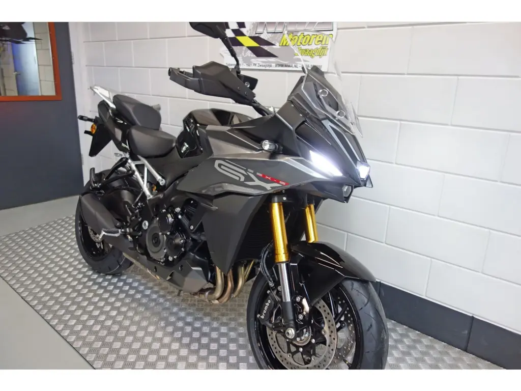 Nieuwe Suzuki GSX tour met cc motor uit 2025 bij NIWA Motoren