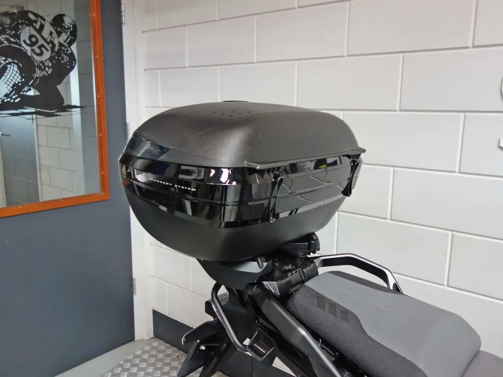 Gebruikte Suzuki V-Strom tour met 1037cc motor uit 2026 bij NIWA Motoren