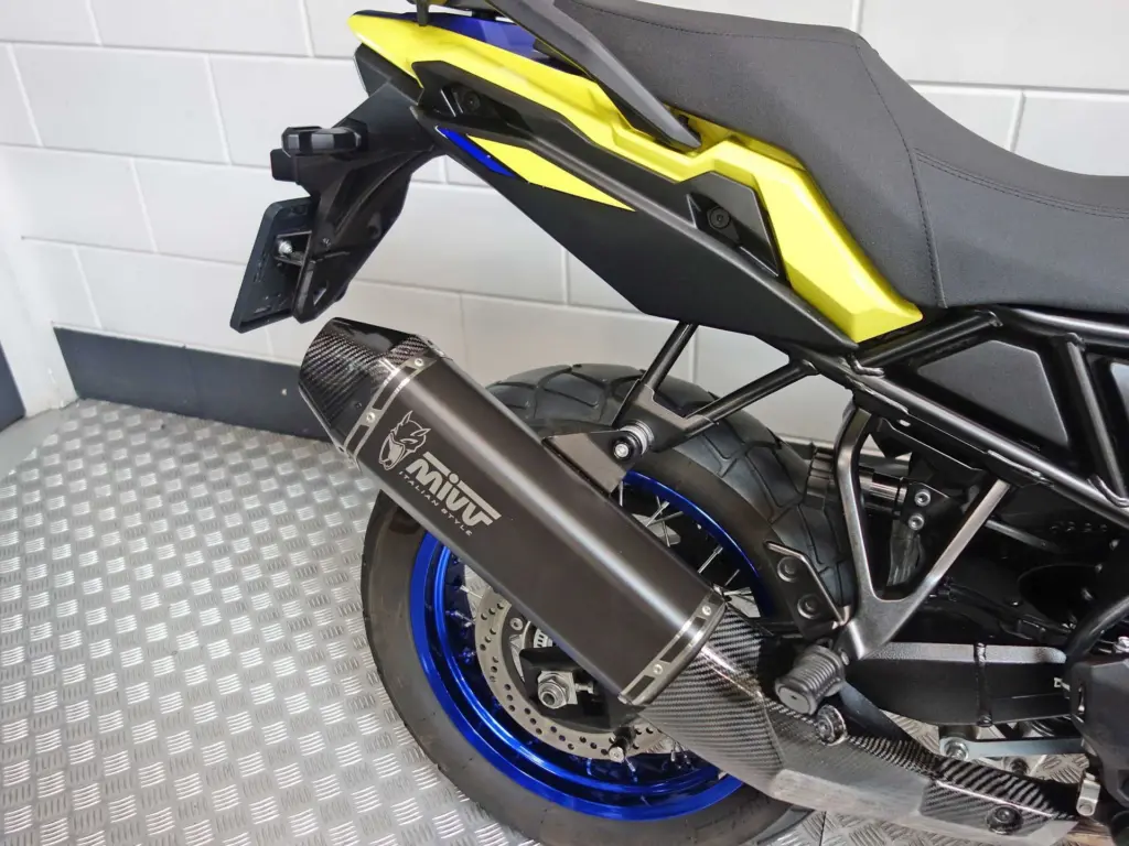Gebruikte Suzuki V-Strom tour met 776cc motor uit 2025 bij NIWA Motoren