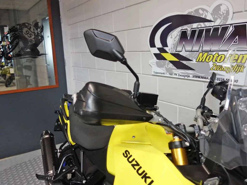 Gebruikte Suzuki V-Strom tour met 776cc motor uit 2025 bij NIWA Motoren