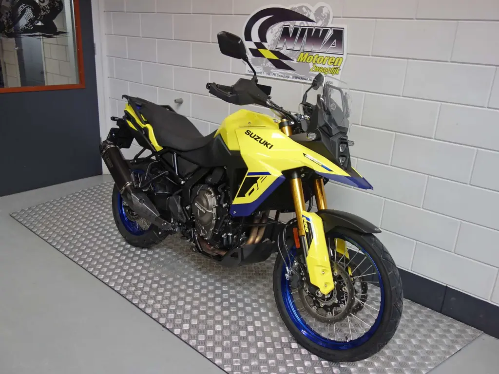 Gebruikte Suzuki V-Strom tour met 776cc motor uit 2025 bij NIWA Motoren