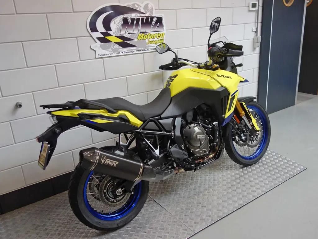 Gebruikte Suzuki V-Strom tour met 776cc motor uit 2025 bij NIWA Motoren