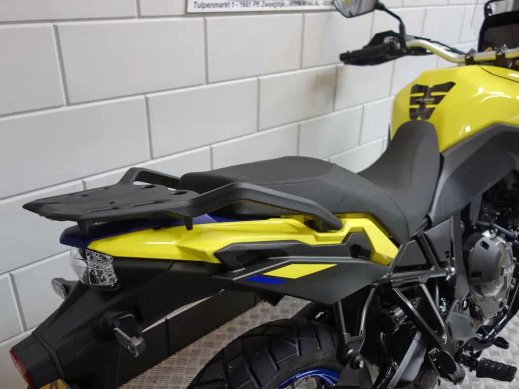 Gebruikte Suzuki V-Strom tour met 776cc motor uit 2025 bij NIWA Motoren