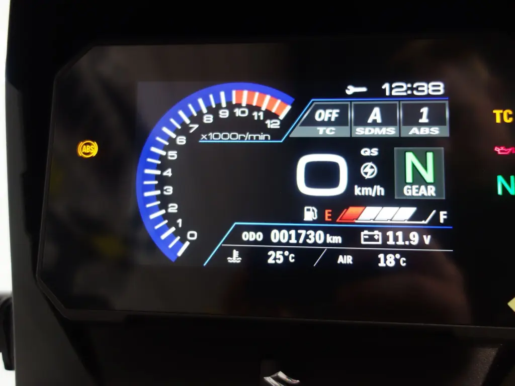 Gebruikte Suzuki V-Strom tour met 776cc motor uit 2025 bij NIWA Motoren