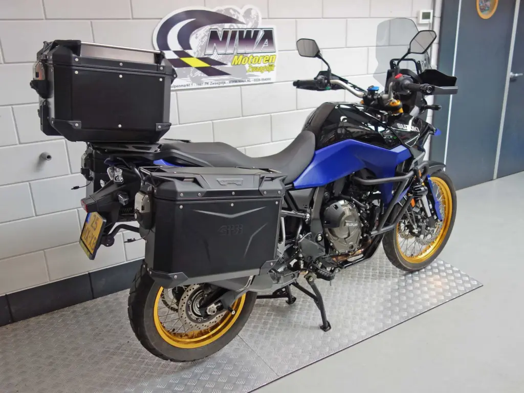 Gebruikte Suzuki V-Strom tour met 776cc motor uit 2025 bij NIWA Motoren