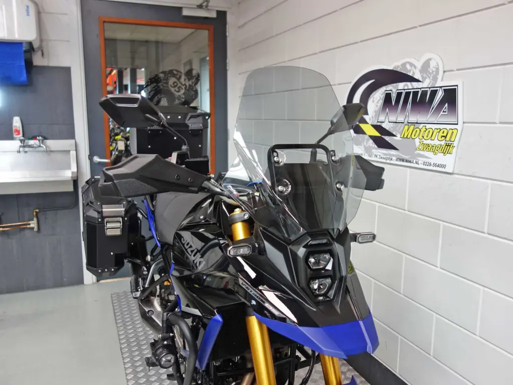Gebruikte Suzuki V-Strom tour met 776cc motor uit 2025 bij NIWA Motoren