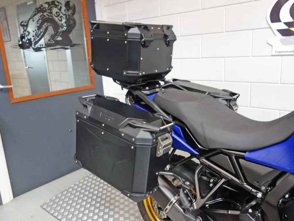 Gebruikte Suzuki V-Strom tour met 776cc motor uit 2025 bij NIWA Motoren