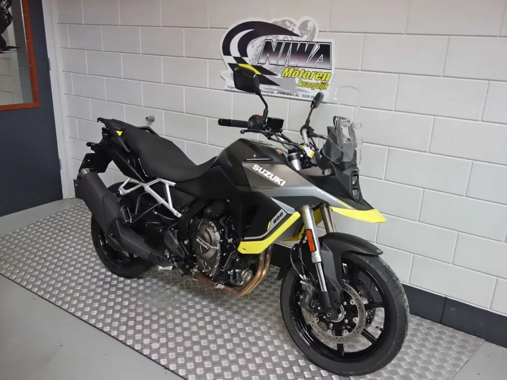 Gebruikte Suzuki V-Strom tour met 776cc motor uit 2025 bij NIWA Motoren