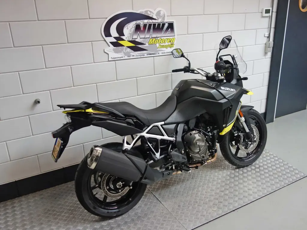Gebruikte Suzuki V-Strom tour met 776cc motor uit 2025 bij NIWA Motoren