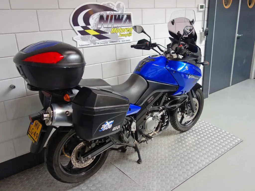 Gebruikte Suzuki V-Strom tour met 645cc motor uit 2009 bij NIWA Motoren