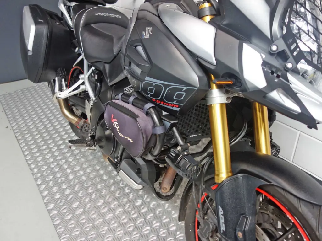 Gebruikte Suzuki V-Strom tour met 1037cc motor uit 2016 bij NIWA Motoren