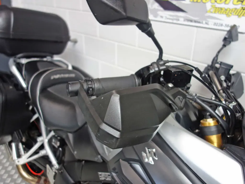 Gebruikte Suzuki V-Strom tour met 1037cc motor uit 2016 bij NIWA Motoren