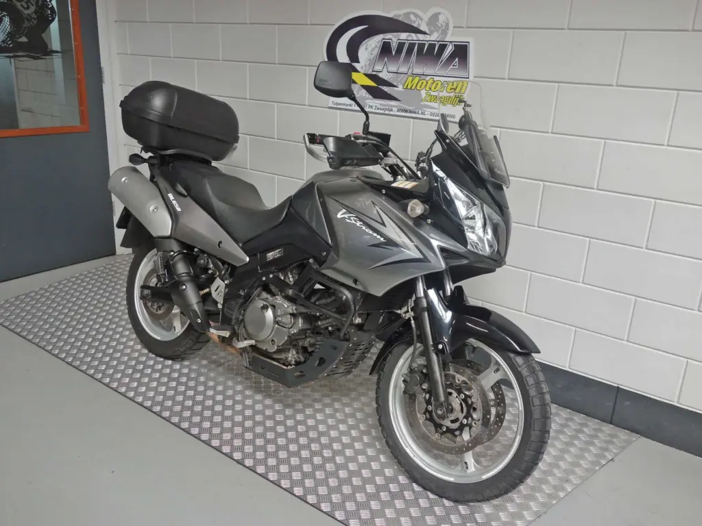 Gebruikte Suzuki V-Strom tour met 645cc motor uit 2011 bij NIWA Motoren