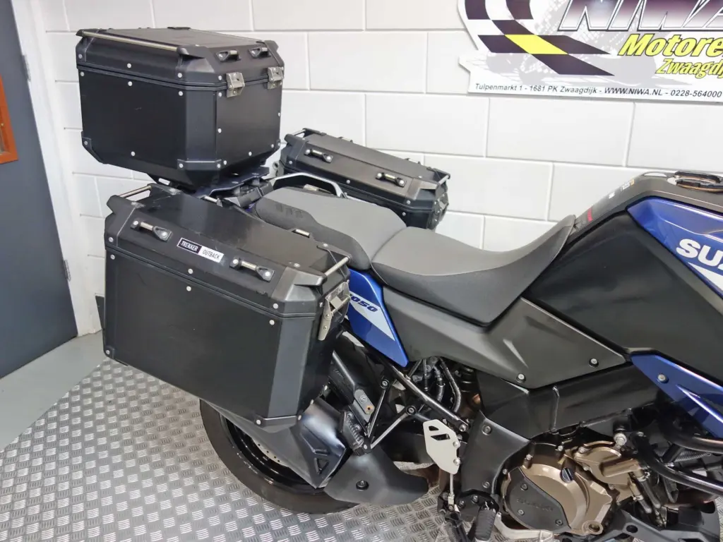 Gebruikte Suzuki V-Strom tour met 1037cc motor uit 2023 bij NIWA Motoren