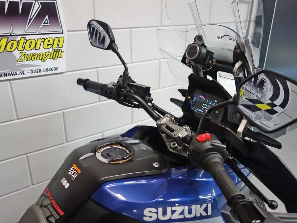 Gebruikte Suzuki V-Strom tour met 1037cc motor uit 2023 bij NIWA Motoren