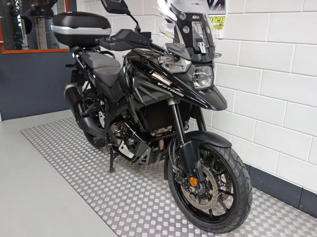 Gebruikte Suzuki V-Strom tour met 1037cc motor uit 2021 bij NIWA Motoren